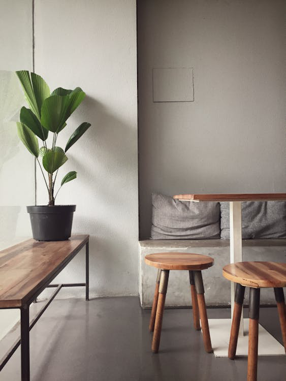 A cozy room with bench and stools on a concrete floor
